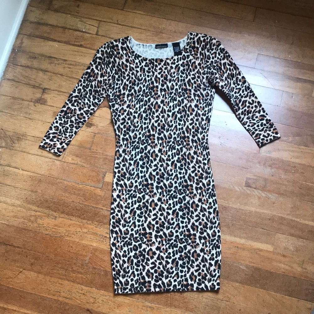 Form-Fitting Leopard Print Mini Dress